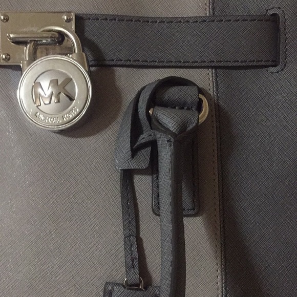 🎈SOLD🎈 Michael Kors handbag - Picture 2 of 8